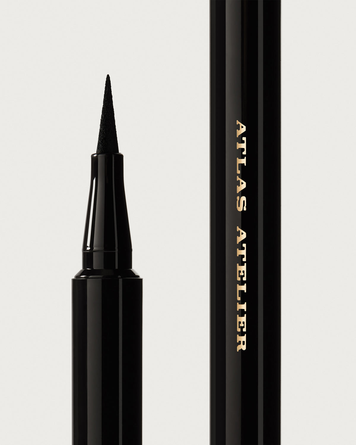 Atlas Atelier L'Eyeliner liquid eyeliner in Gaze Noir, detail